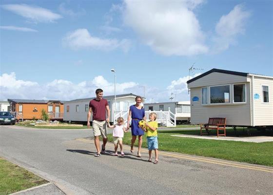 Caravan Hire Golden Sands Sea Front Kinmel Bay Екстериор снимка