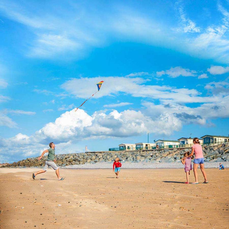 Caravan Hire Golden Sands Sea Front Kinmel Bay Екстериор снимка